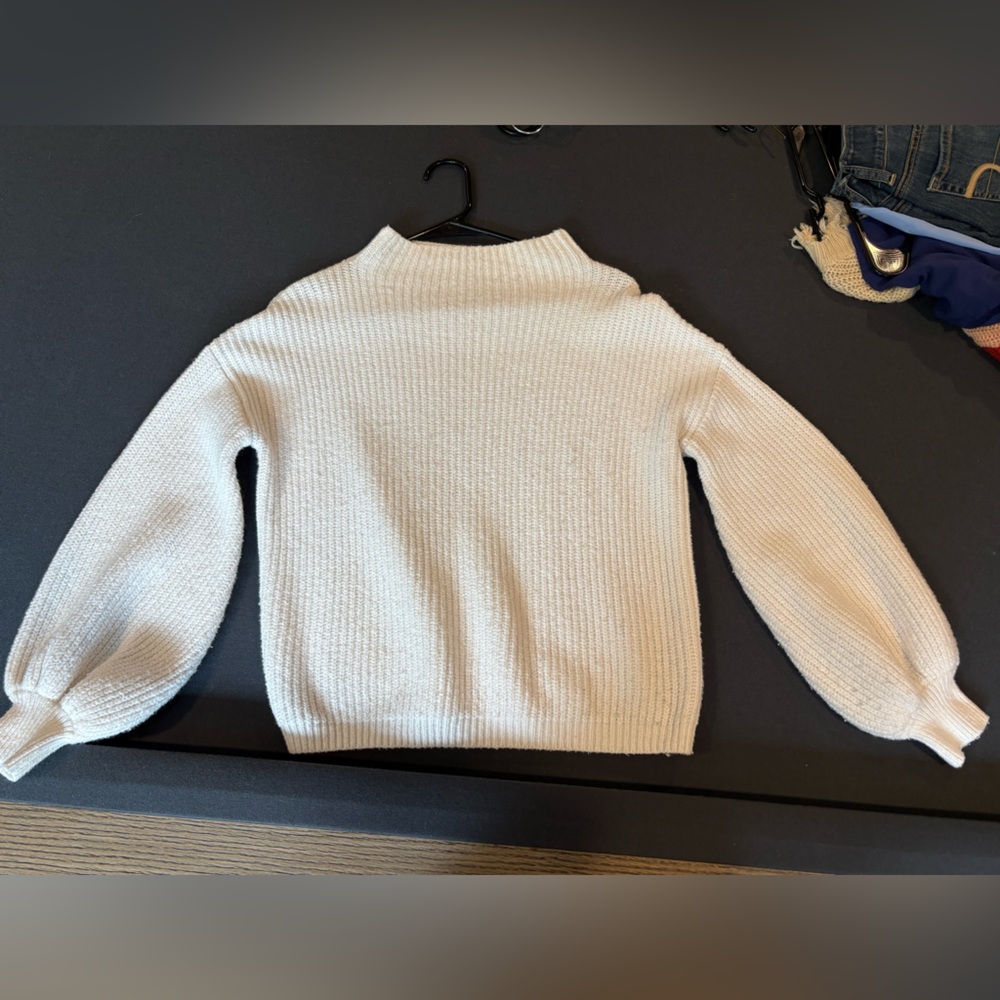 Chic White Women's Crew Neck Sweater